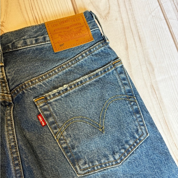 Levi's womans Straight Blue Jeans - Picture 5 of 6